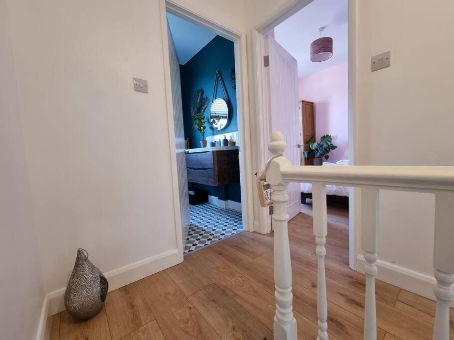 Cheerful 3 Bedroom With Garden! Holiday home *