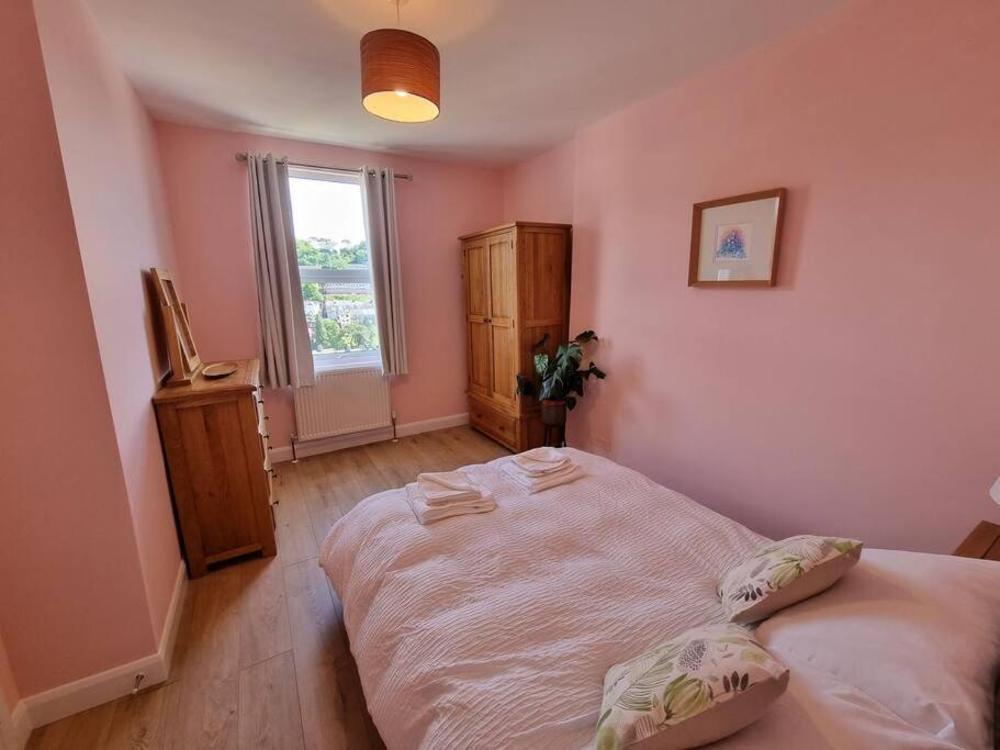 Holiday home Cheerful 3 Bedroom With Garden! *