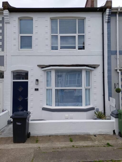 Cheerful 3 Bedroom With Garden! *