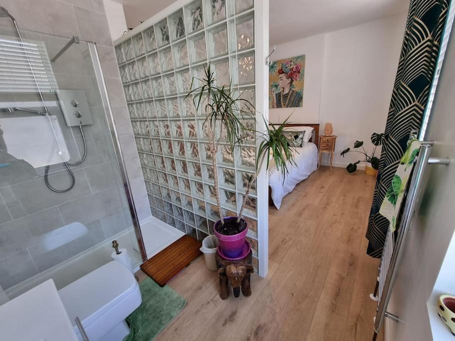 Cheerful 3 Bedroom With Garden! Holiday home *