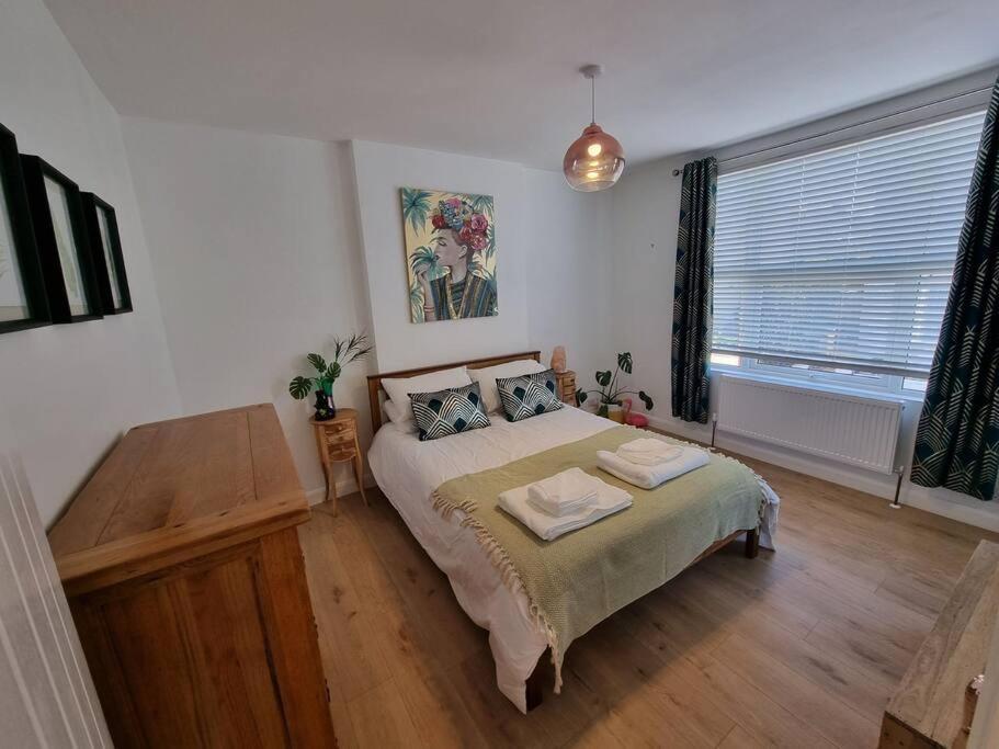 Cheerful 3 Bedroom With Garden! * Torquay