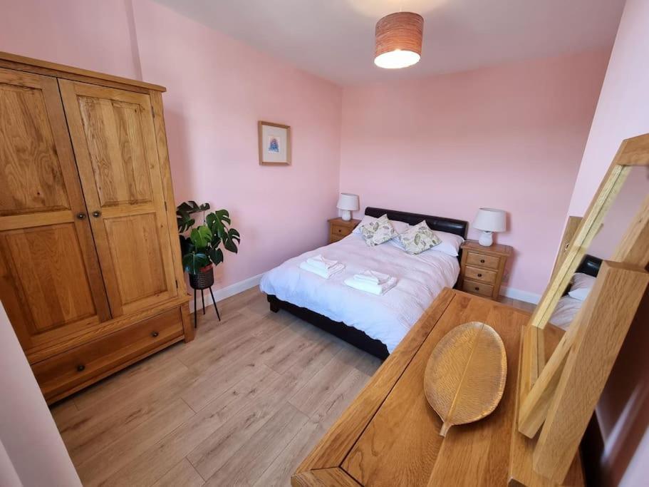 Cheerful 3 Bedroom With Garden! Torquay