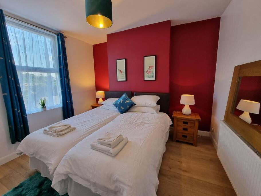 Cheerful 3 Bedroom With Garden! Holiday home *